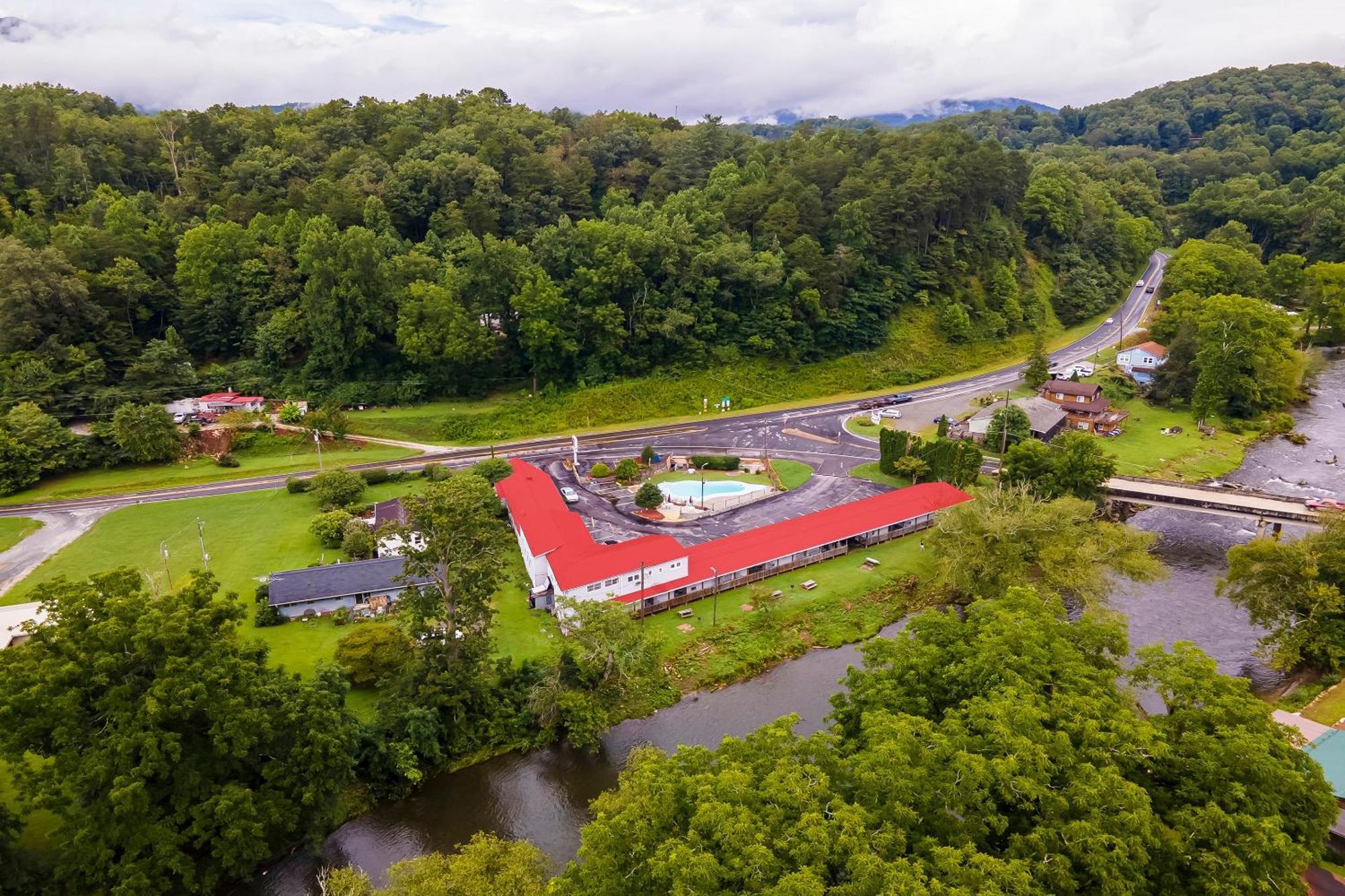 Lloyd'S On The River Country Inn By Oyo Bryson City Exteriér fotografie