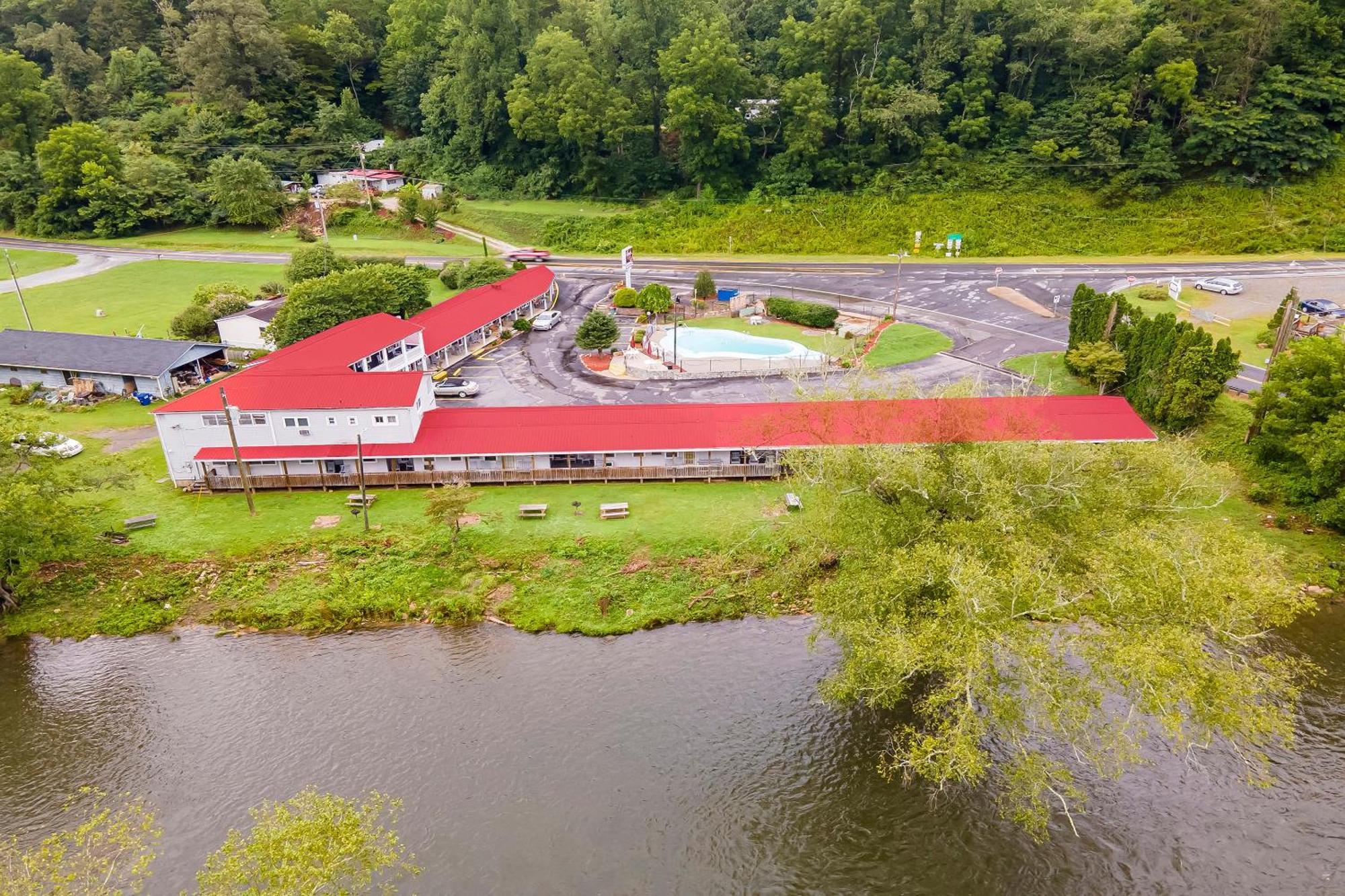 Lloyd'S On The River Country Inn By Oyo Bryson City Exteriér fotografie