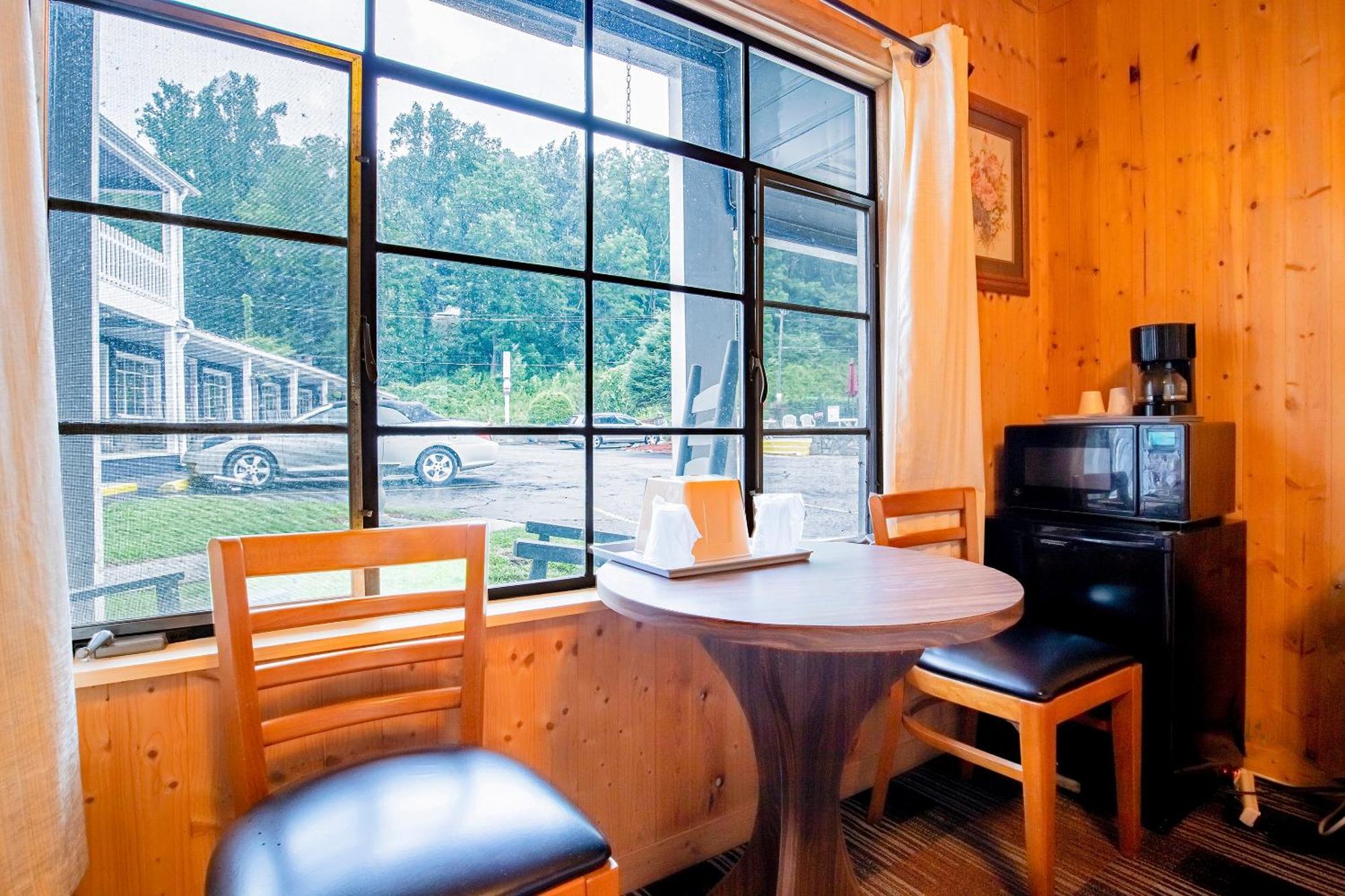 Lloyd'S On The River Country Inn By Oyo Bryson City Exteriér fotografie