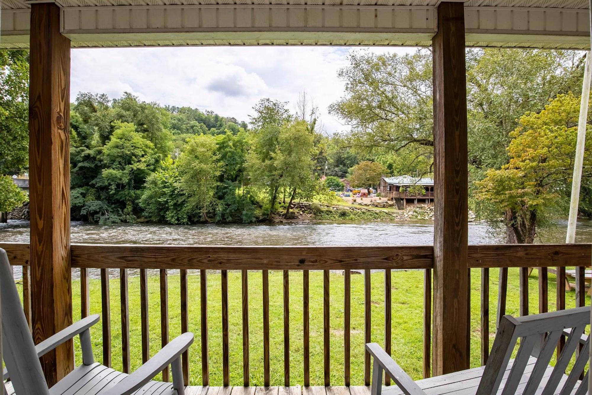 Lloyd'S On The River Country Inn By Oyo Bryson City Exteriér fotografie