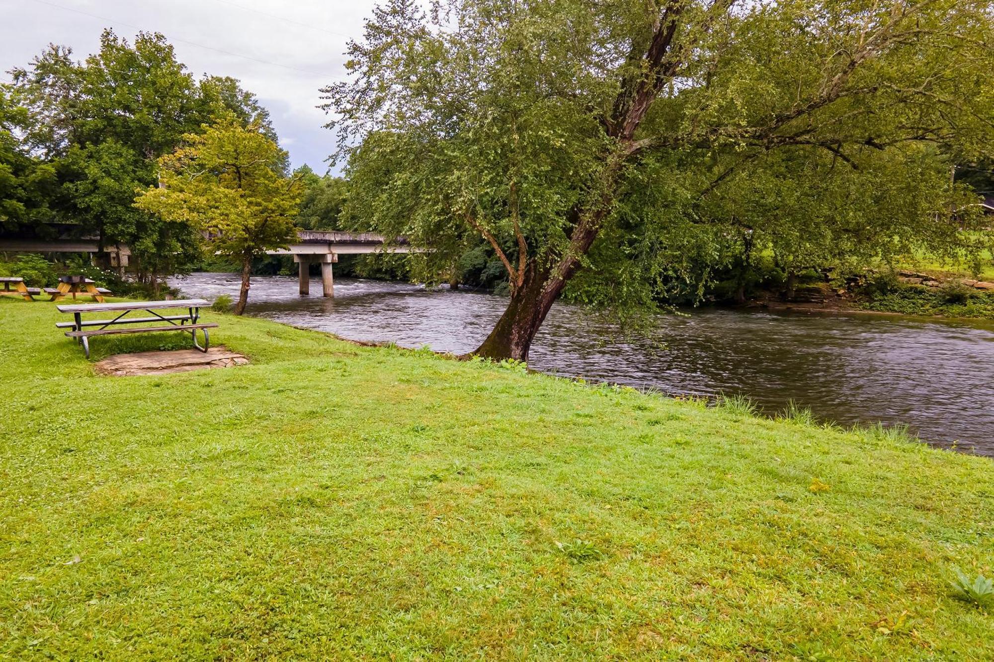 Lloyd'S On The River Country Inn By Oyo Bryson City Exteriér fotografie